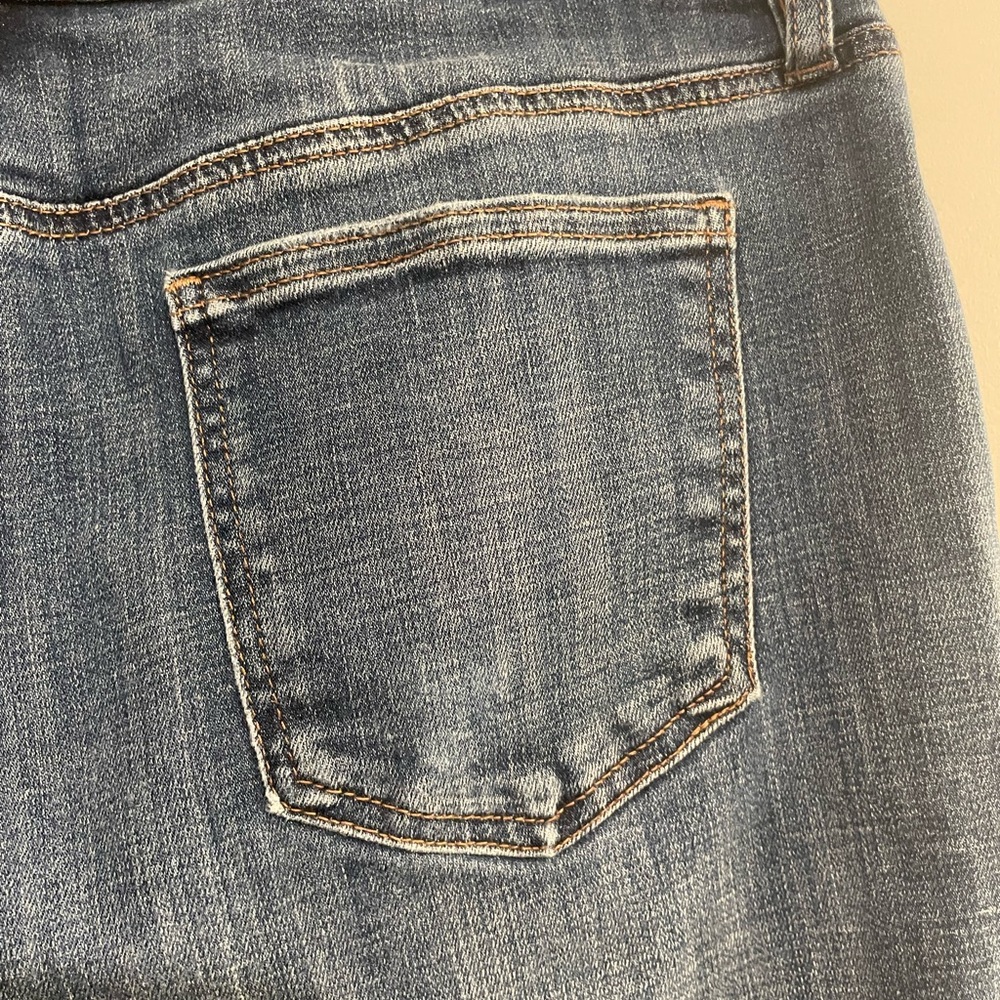 Chico's So Slimming Girlfriend Slim Leg Crop Jeans. Women’s size 10. - Picture 8 of 12